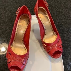 Red size 8 Gianni Bini heels